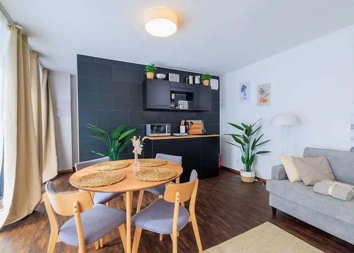 Global Living - Design Apartment I Rathausplatz I Kitchen I Augsburg