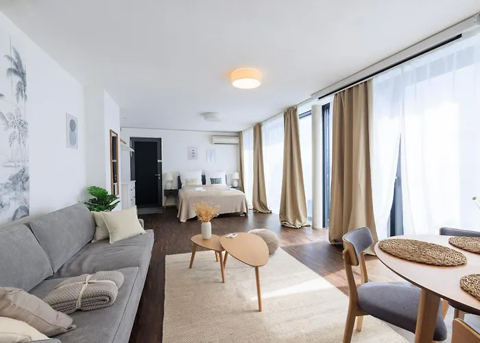 Global Living - Design Apartment I Rathausplatz I Kitchen I Augsburg