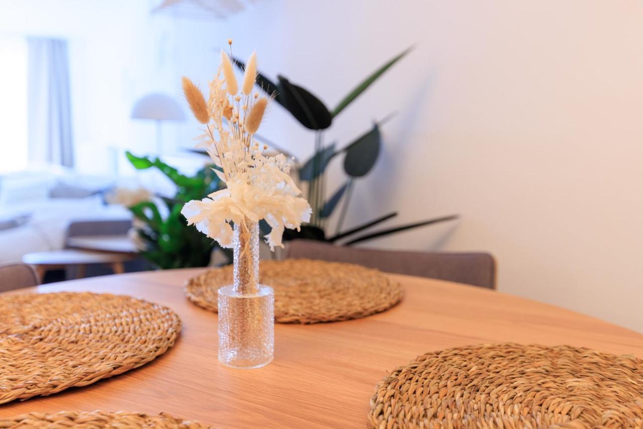 Global Living - Design I Rathausplatz I Kitchen I Apartment Augsburg